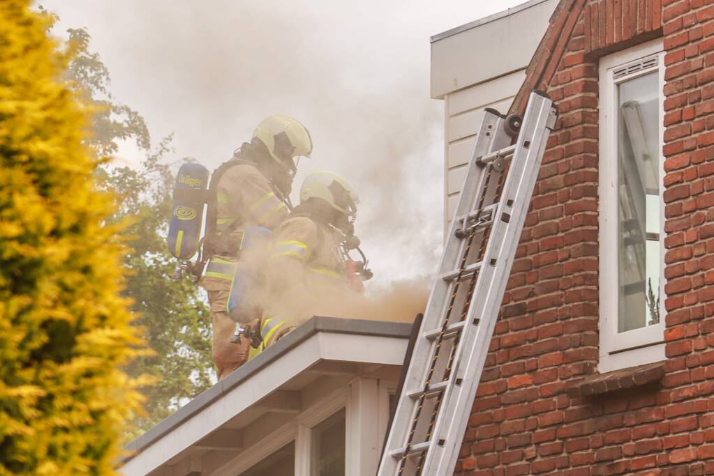 Veel rook bij brand in woning