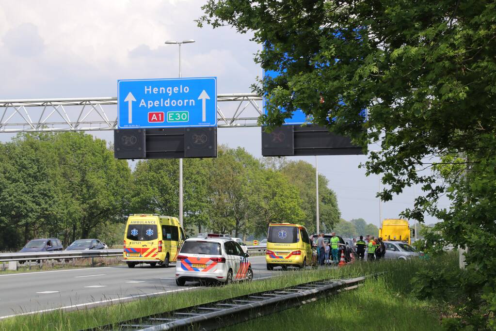 Drie voertuigen botsen, A1