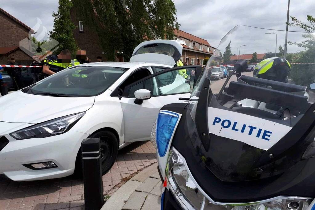 Bestuurder met doorgeknipte enkelband vlucht voor politie