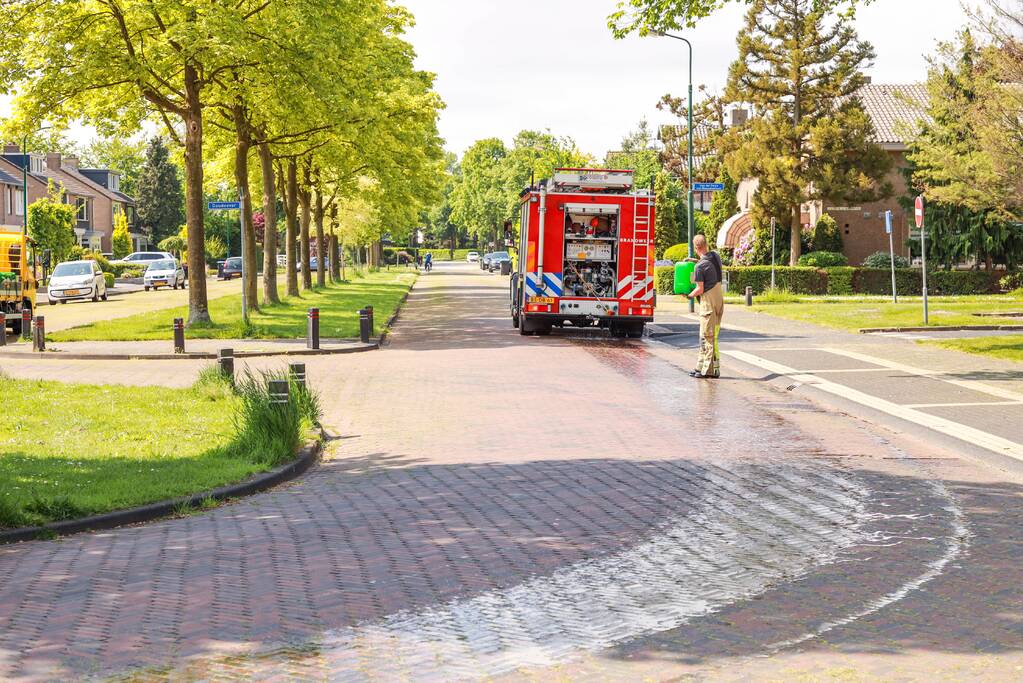 Meterslang oliespoor zorgt voor spekglad wegdek