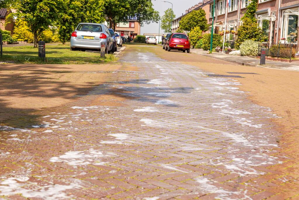 Meterslang oliespoor zorgt voor spekglad wegdek