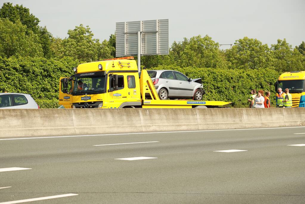 Flinke schade bij ongeval met vrachtwagen