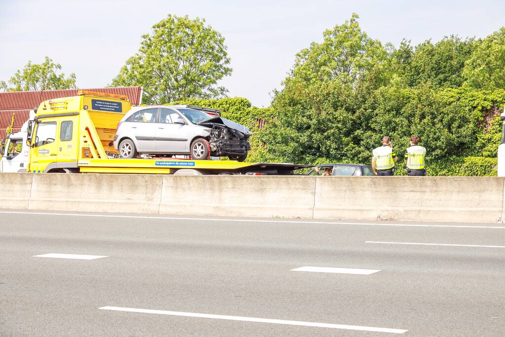 Flinke schade bij ongeval met vrachtwagen