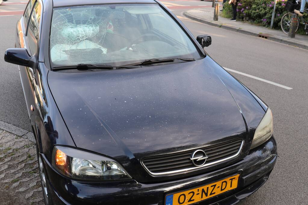 Flinke schade bij aanrijding op kruising