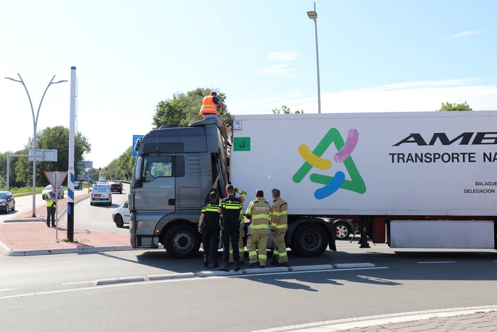 Lading schiet door voorkant trailer