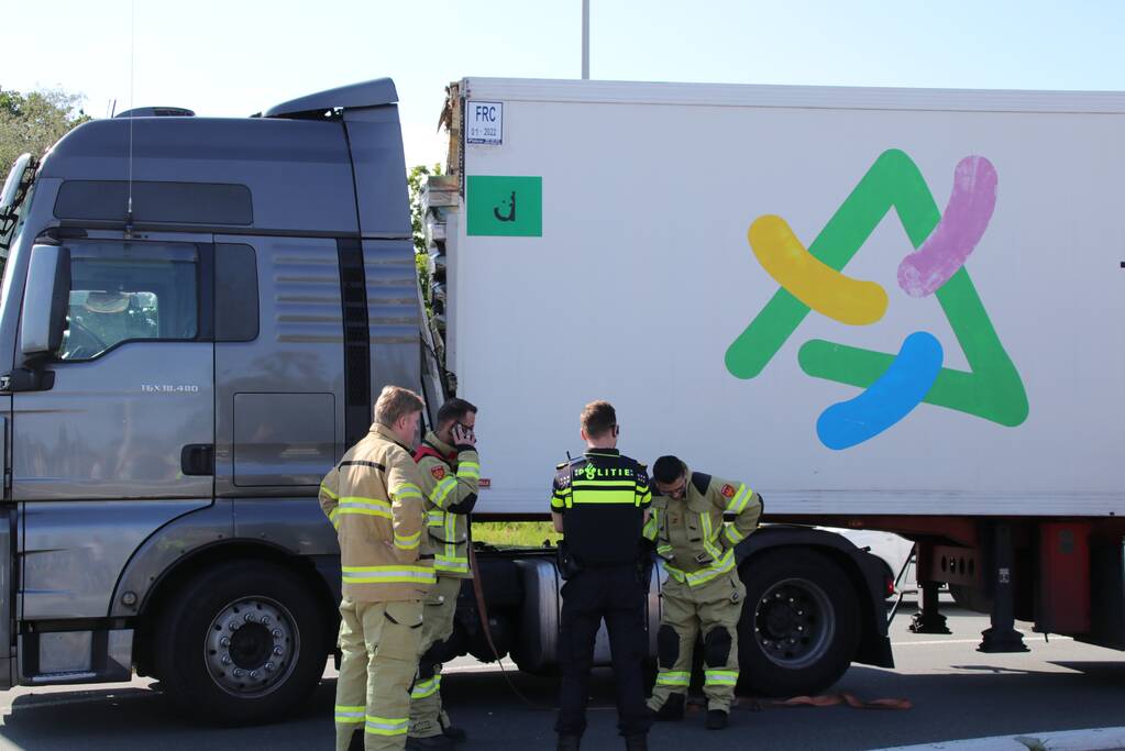 Lading schiet door voorkant trailer