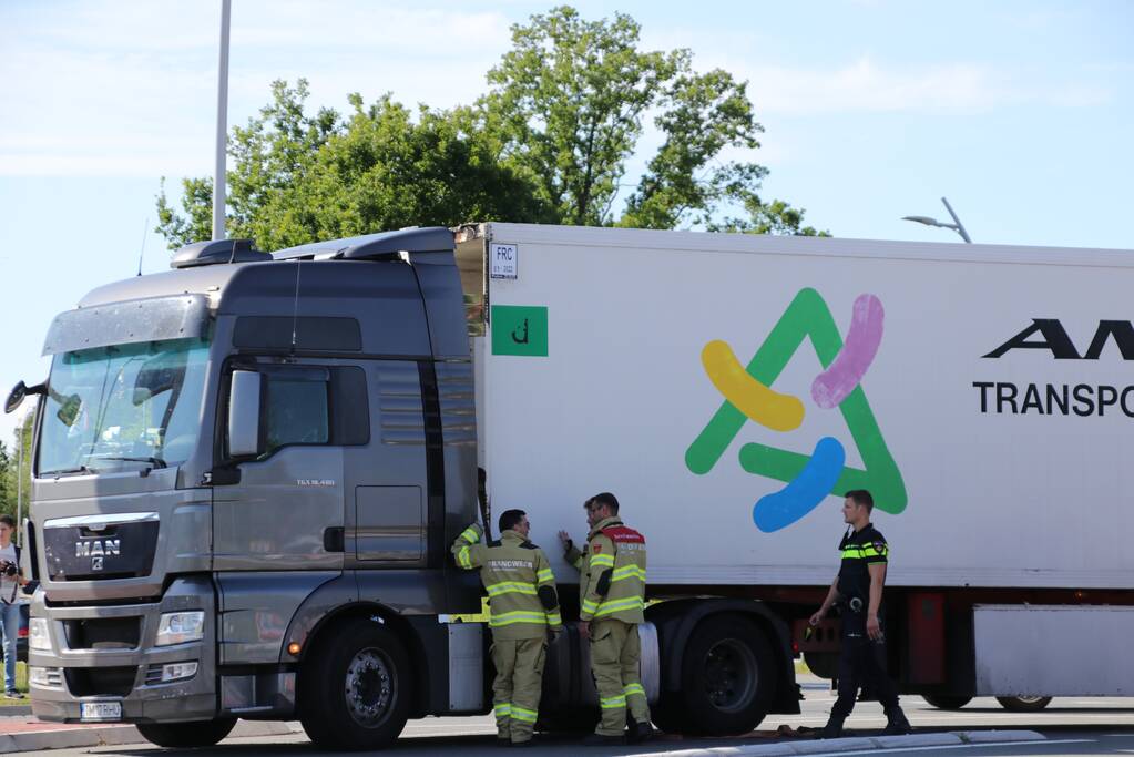 Lading schiet door voorkant trailer