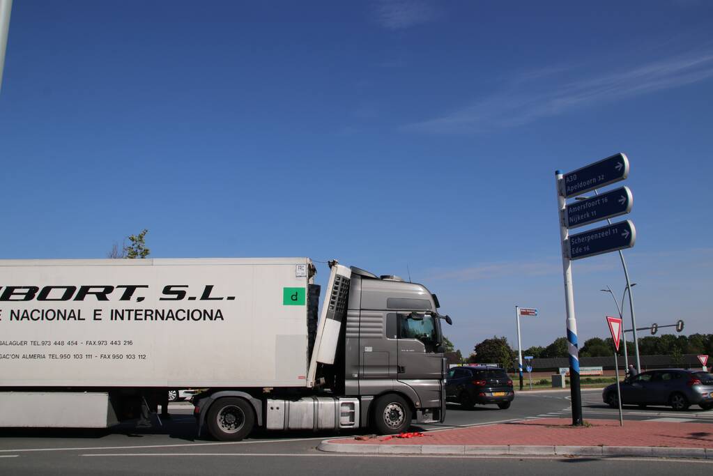 Lading schiet door voorkant trailer