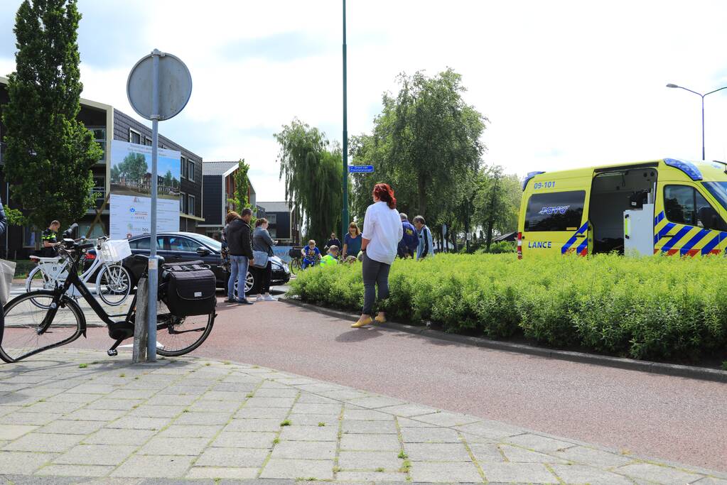 Overstekende e-bikester aangereden