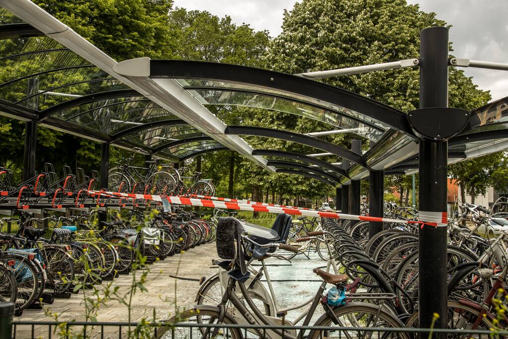 Getuigen gezocht vernieling fietsenstalling