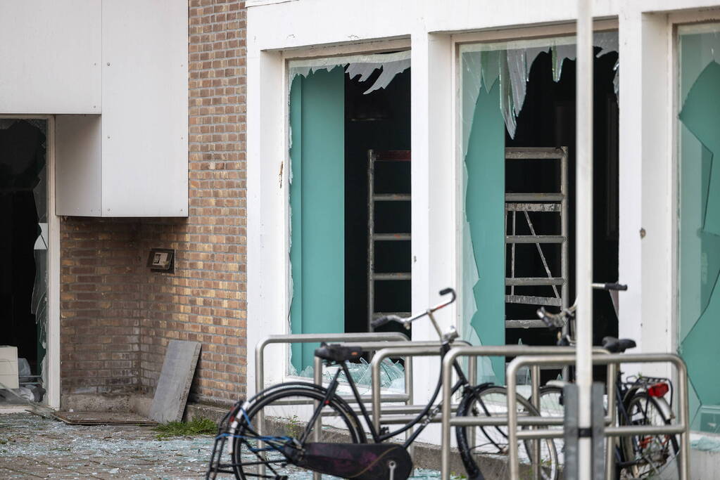 Meerdere ramen kapot na explosie