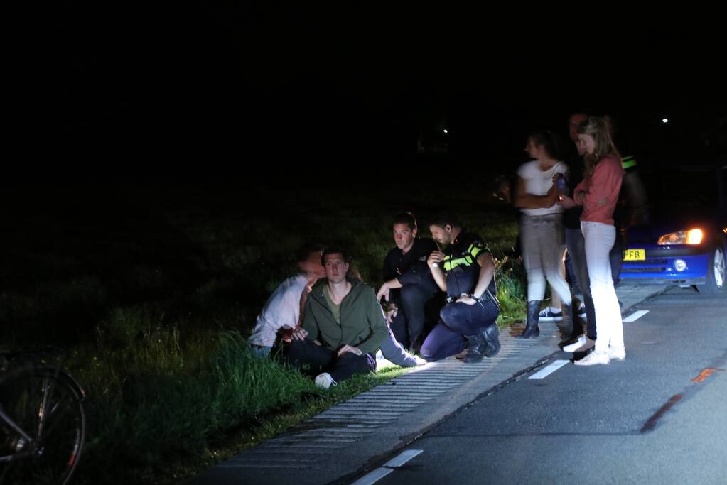 Fietser aangereden door bestelbus, veroorzaker laat slachtoffer gewond achter