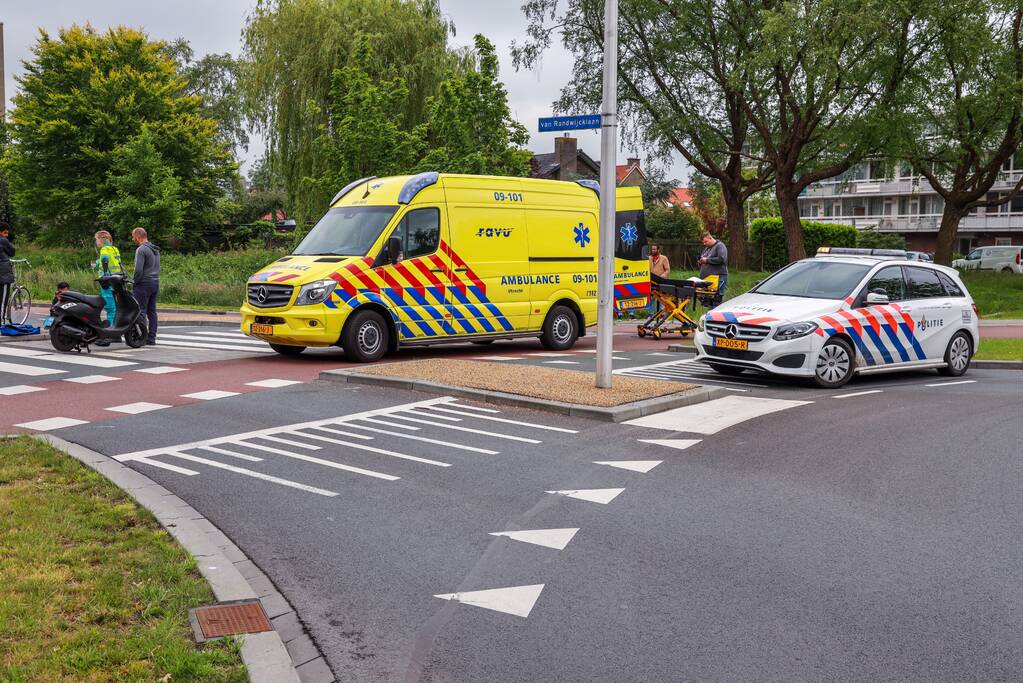 Scooterrijder gewond na botsing met auto
