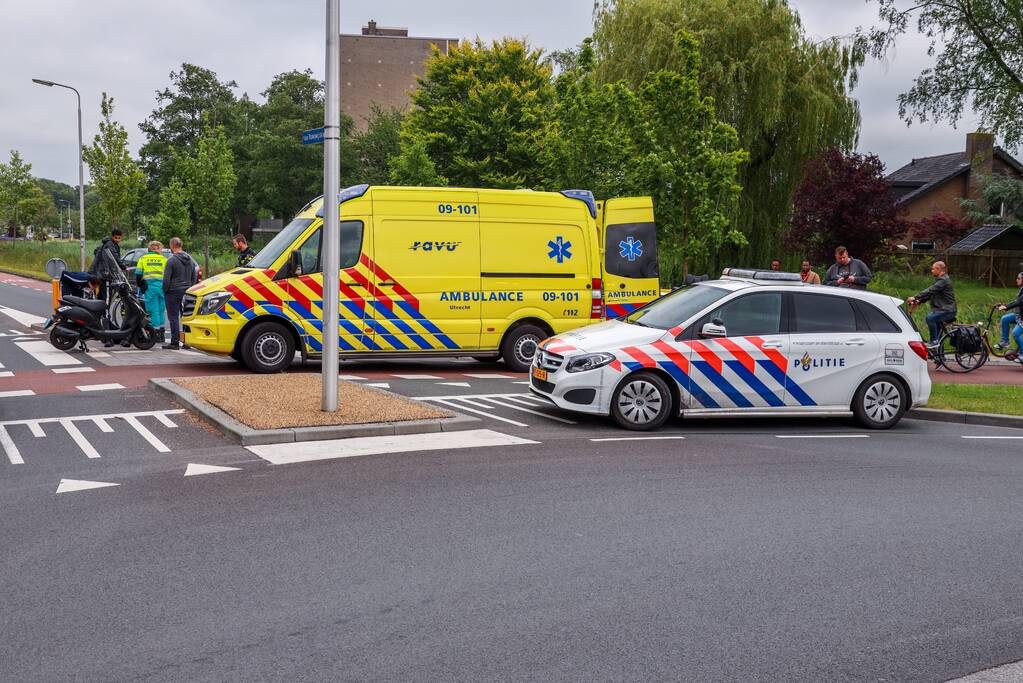 Scooterrijder gewond na botsing met auto
