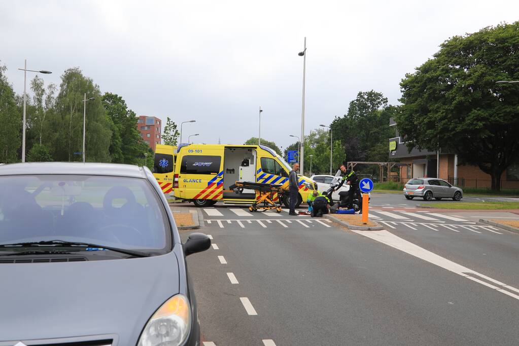 Scooterrijder gewond na botsing met auto
