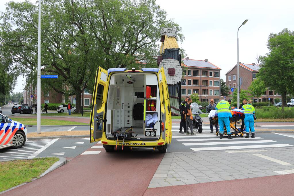 Scooterrijder gewond na botsing met auto
