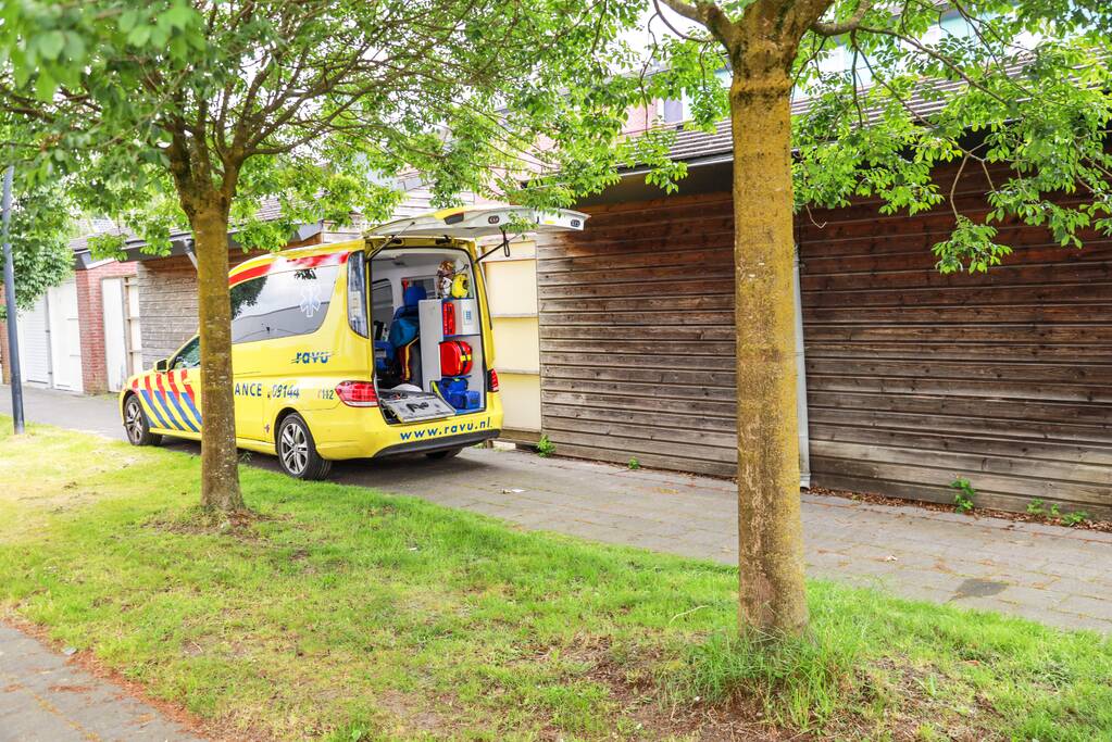 Man gewond na val van dak