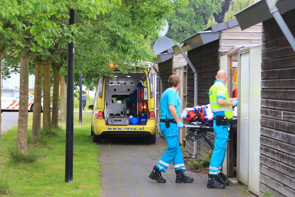 Man gewond na val van dak