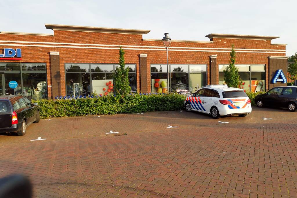 Dader vlucht na overval op Aldi