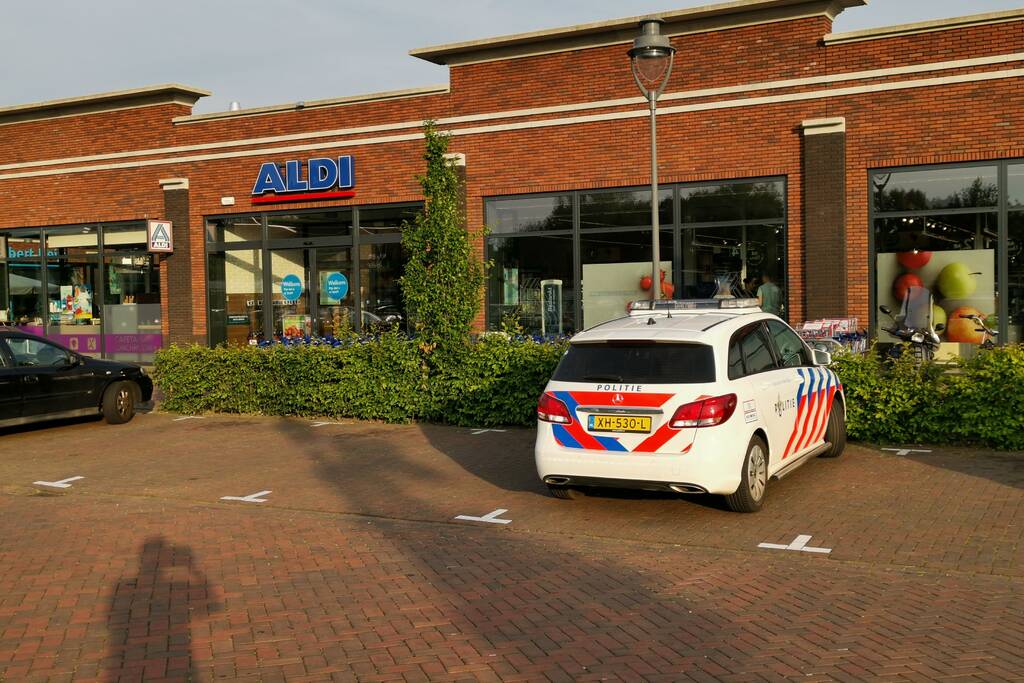 Dader vlucht na overval op Aldi