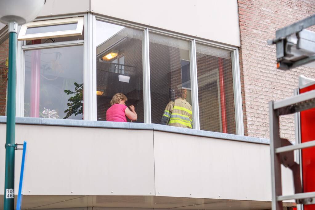 Verdieping blank door waterlek in woning