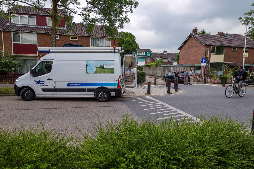 Straat loopt blank na gesprongen waterleiding