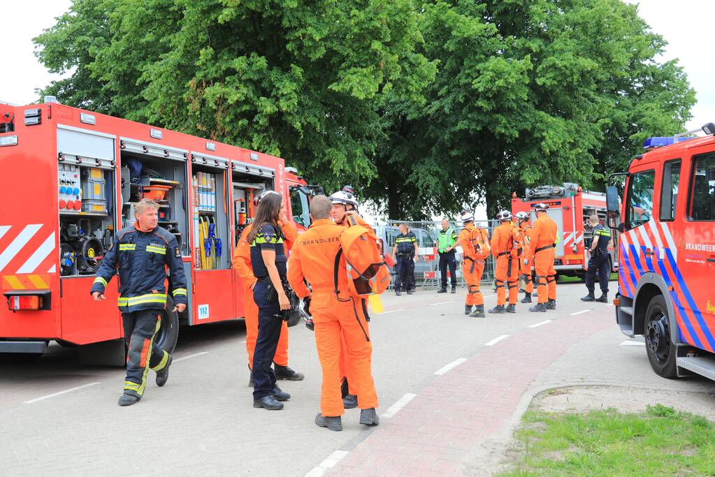 Twee personen onderhoudsmedewerkers bevrijd uit Prinses Beatrixsluis