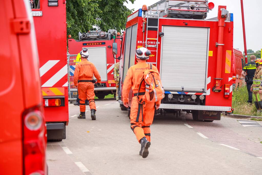 Twee personen onderhoudsmedewerkers bevrijd uit Prinses Beatrixsluis