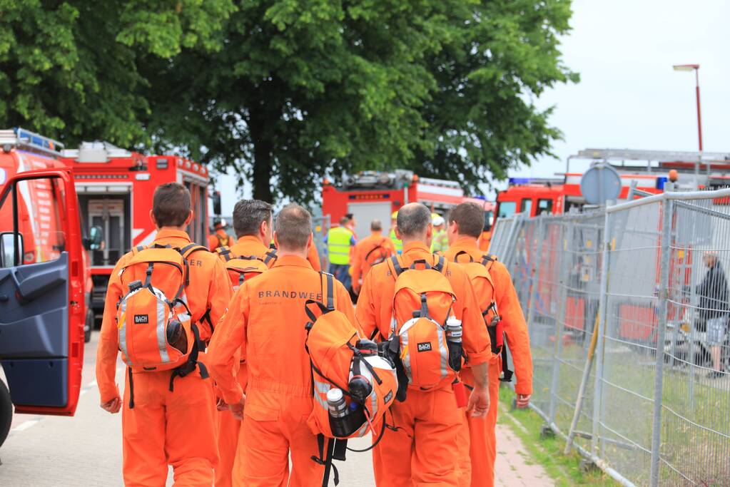 Twee personen onderhoudsmedewerkers bevrijd uit Prinses Beatrixsluis