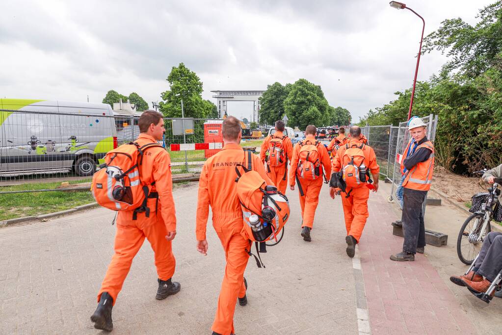 Twee personen onderhoudsmedewerkers bevrijd uit Prinses Beatrixsluis