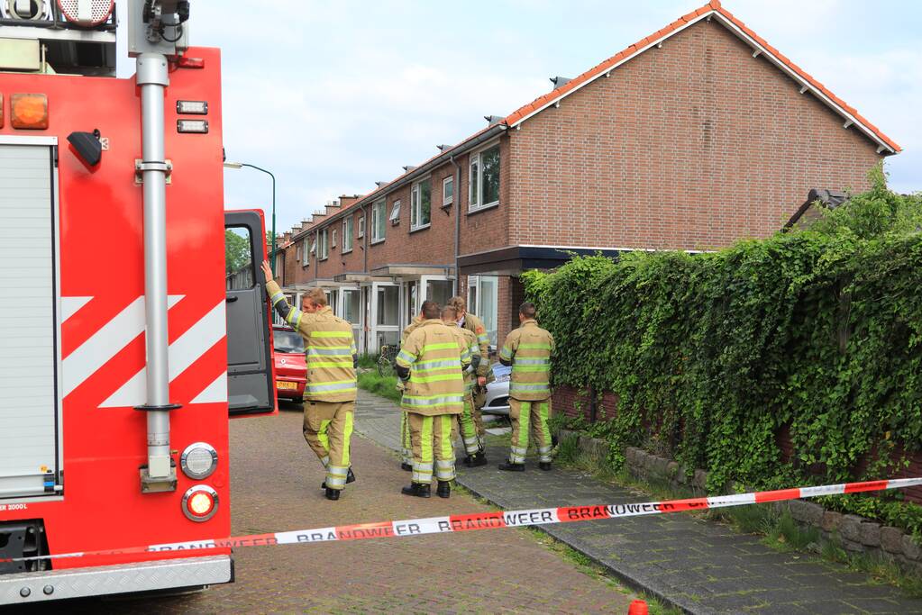 Bewoner doorboord gasleiding met hekwerk
