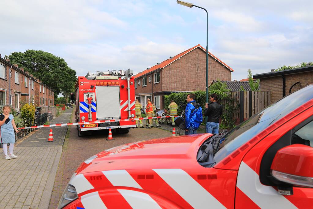 Bewoner doorboord gasleiding met hekwerk