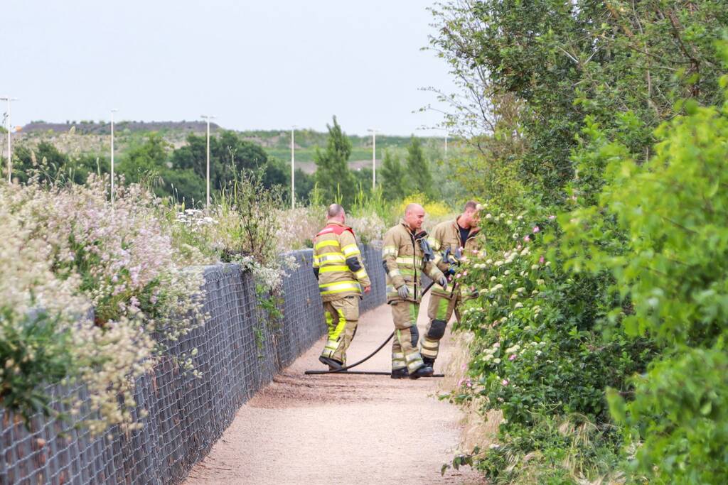 Brand op geluidswal