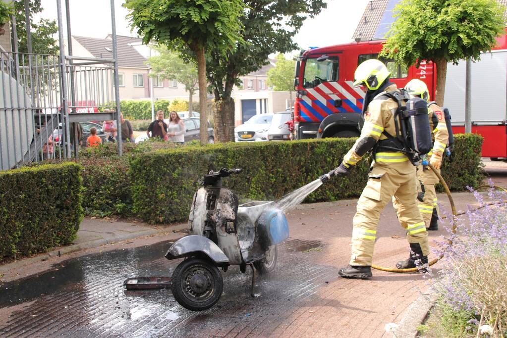 Scooter gaat in vlammen op