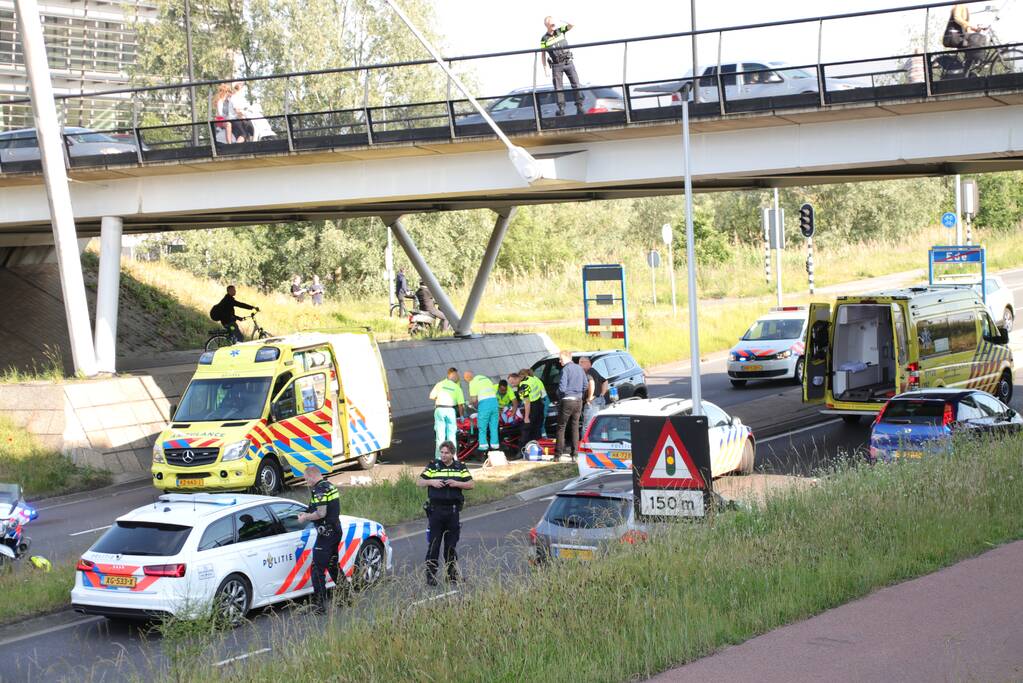 Persoon gewond na val van brug