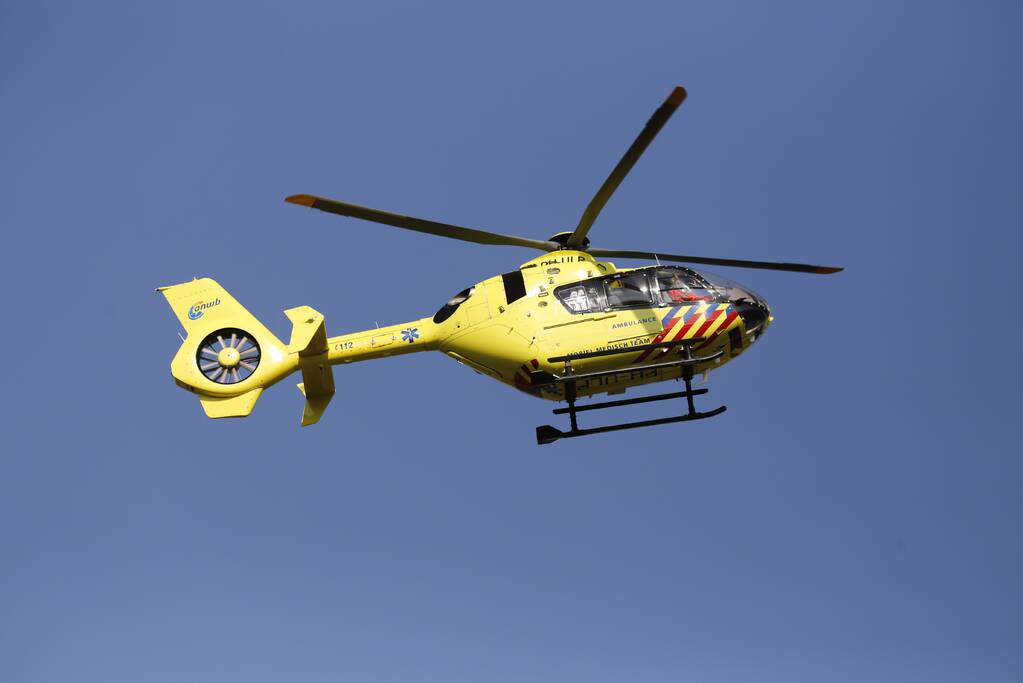 Persoon gewond na val van brug