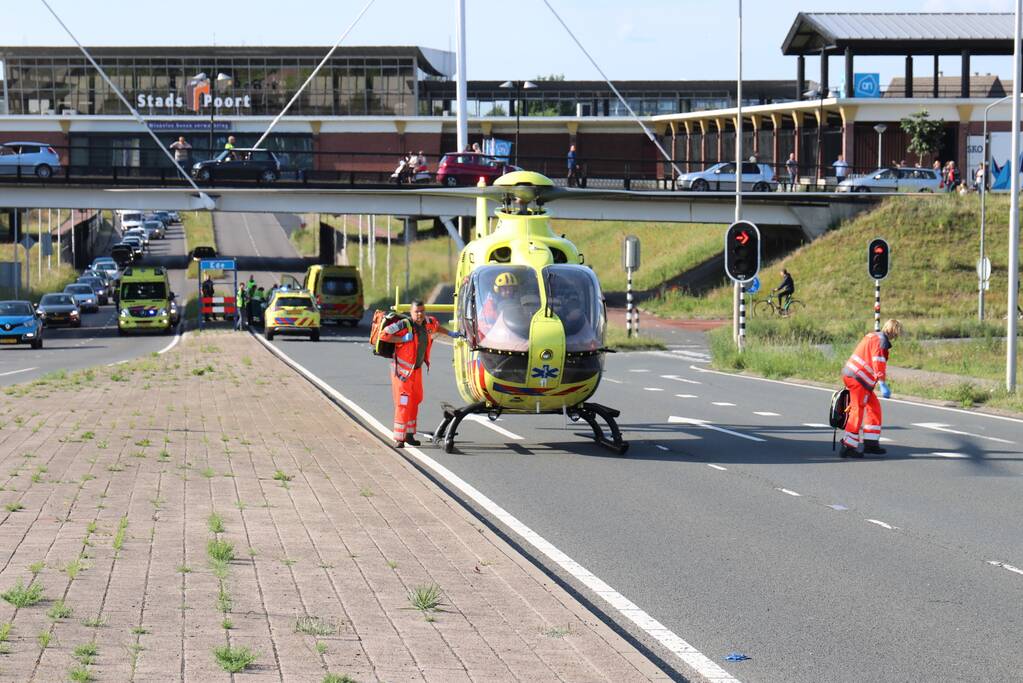 Persoon gewond na val van brug