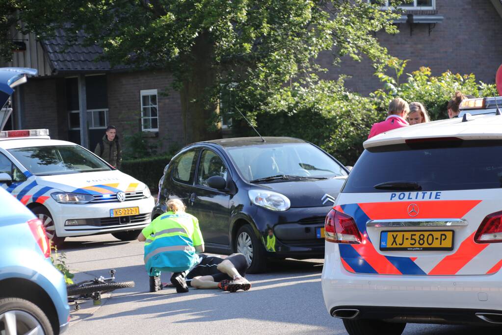 Mountainbiker gewond na botsing met auto