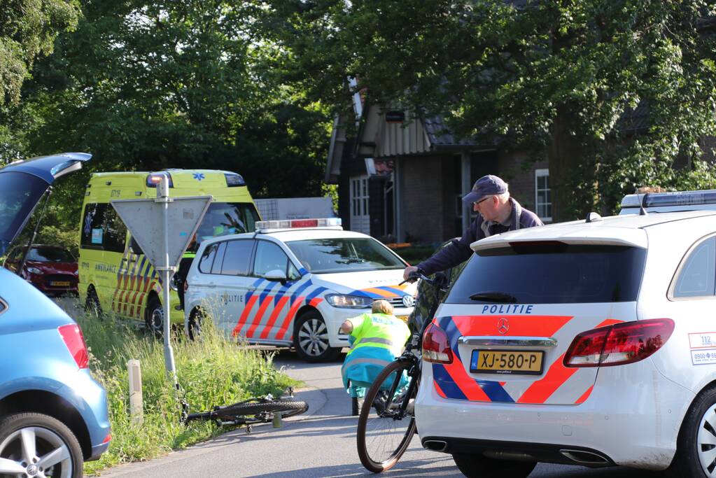 Mountainbiker gewond na botsing met auto