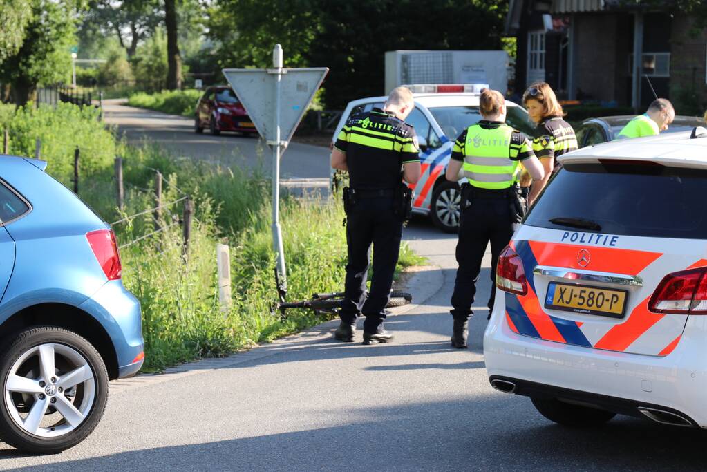 Mountainbiker gewond na botsing met auto