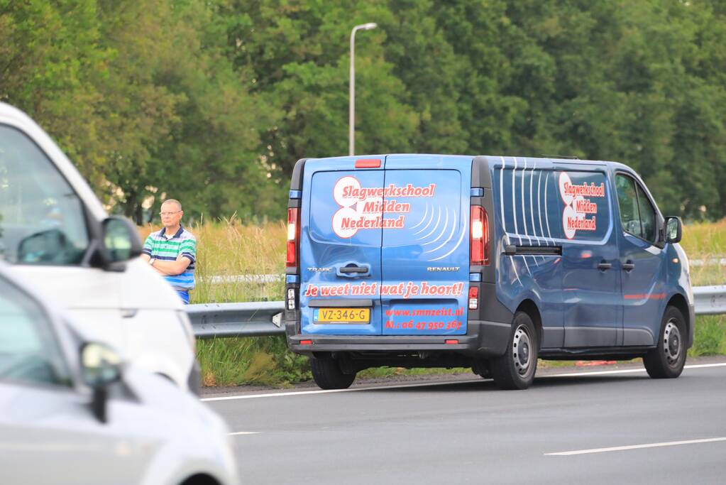 Rijbaan afgesloten door kop-staart botsing