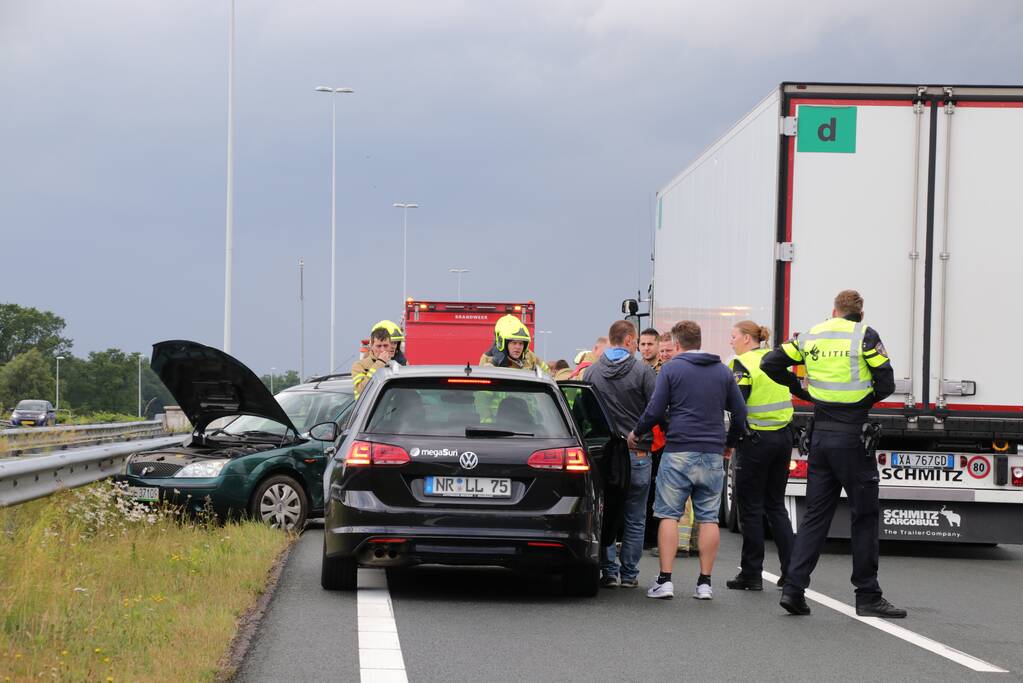 Twee rijbanen afgesloten wegens ongeval met vrachtwagen