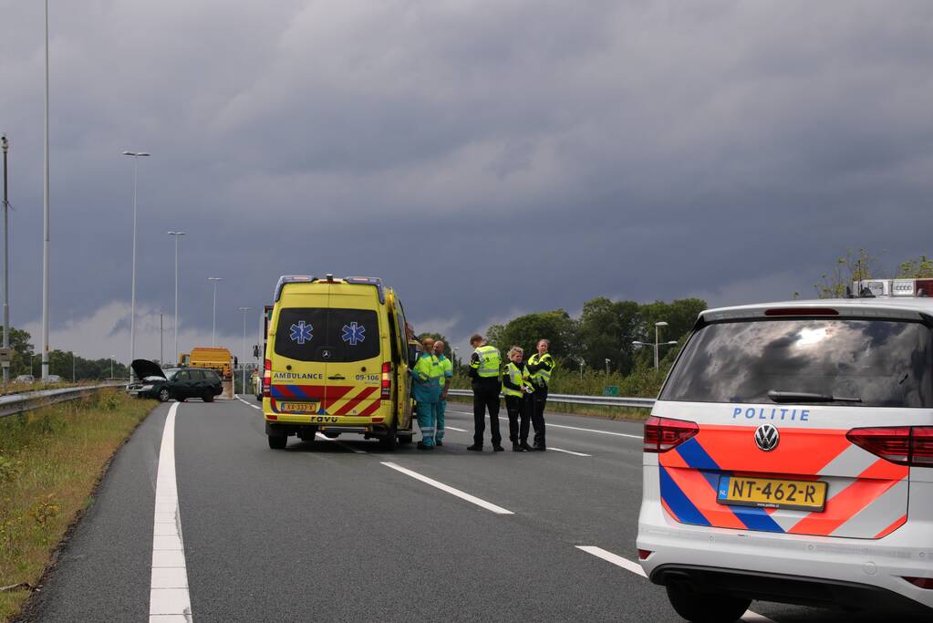 Twee rijbanen afgesloten wegens ongeval met vrachtwagen