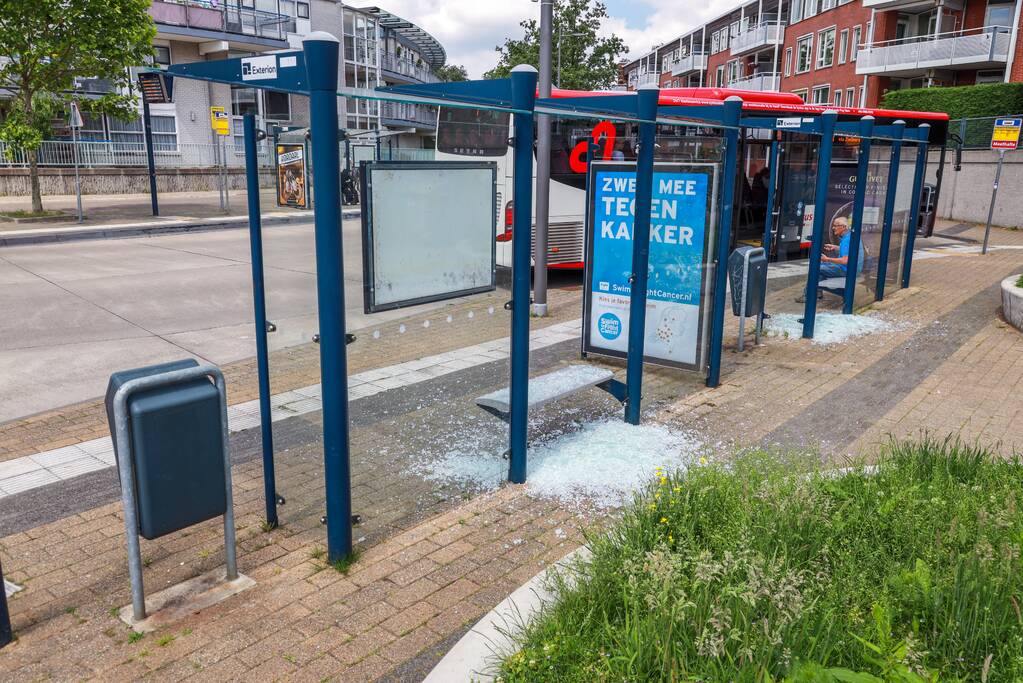 Ruiten bushokjes vernield