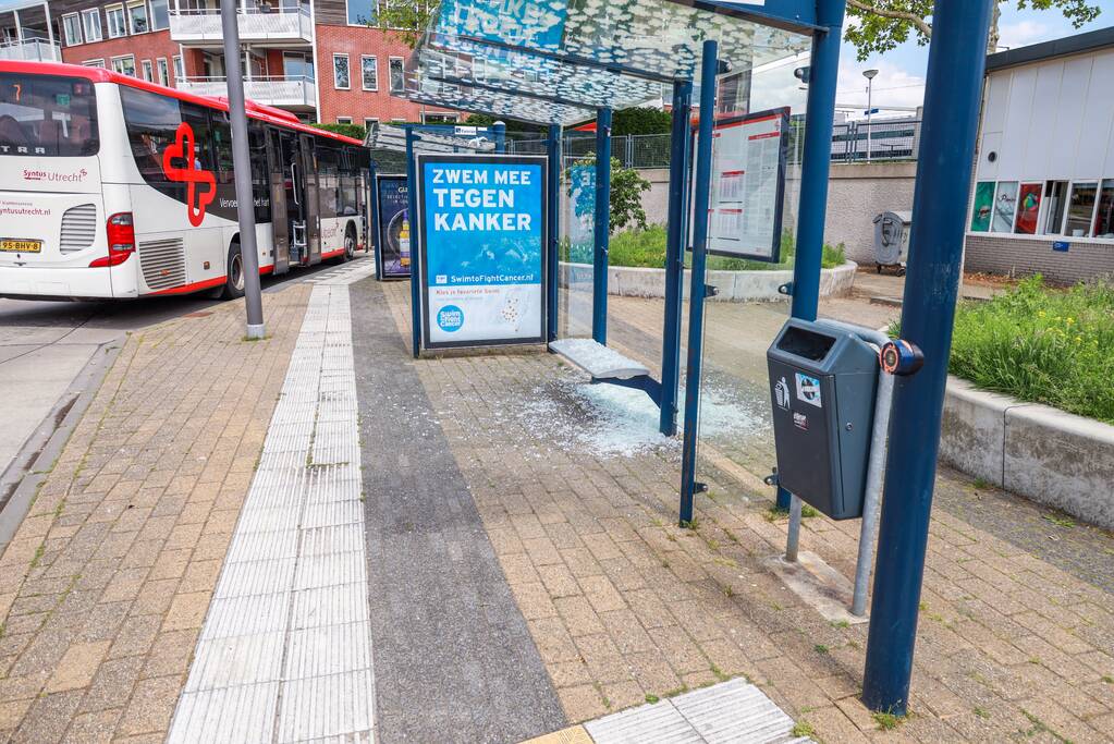 Ruiten bushokjes vernield