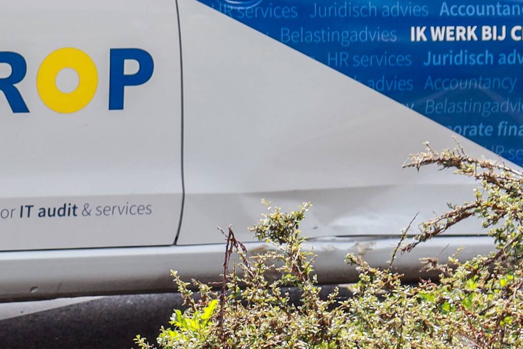 Brommerrijder gewond na botsing met auto