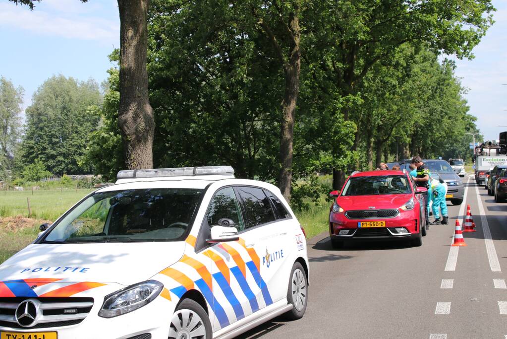 Nekklachten bij aanrijding met drie auto's
