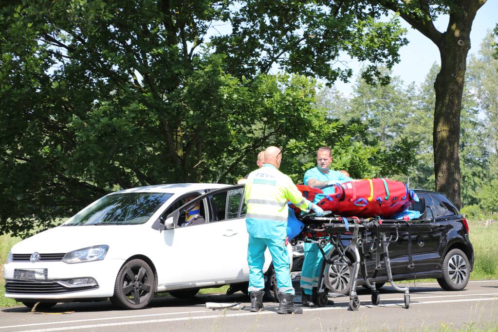 Nekklachten bij aanrijding met drie auto's