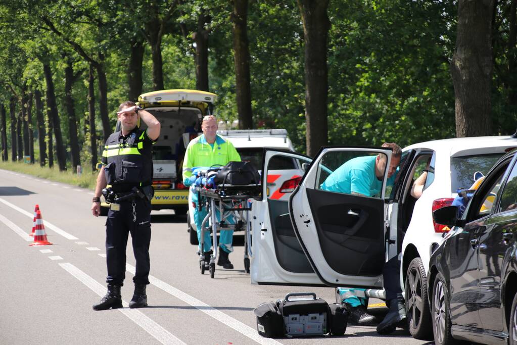 Nekklachten bij aanrijding met drie auto's