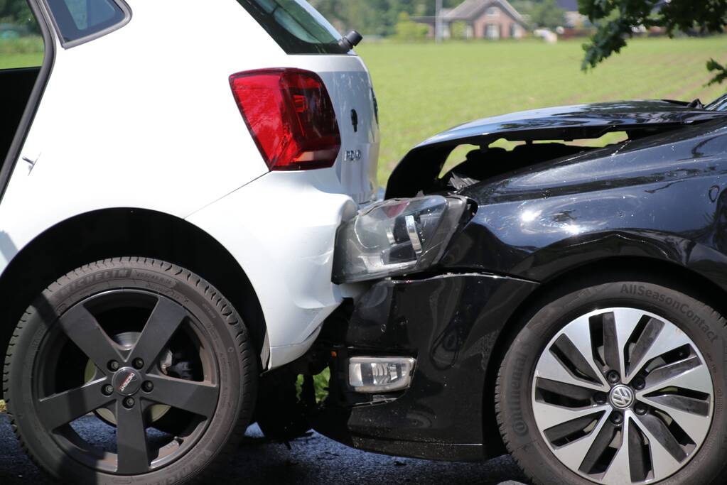 Nekklachten bij aanrijding met drie auto's
